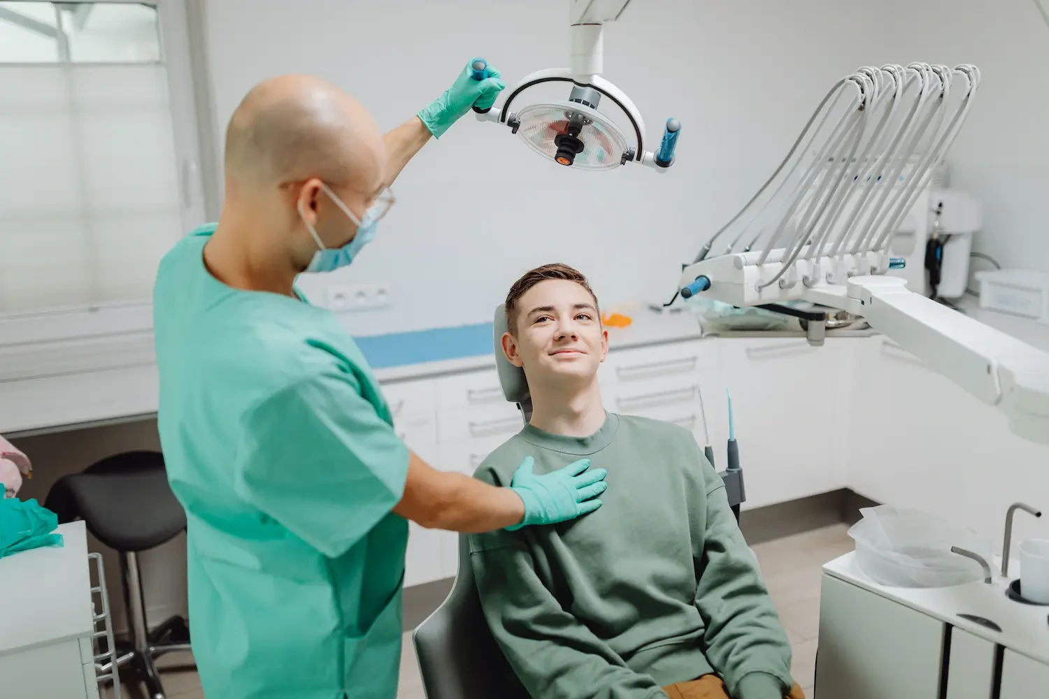 Emergency dentist in Fern Creek, KY examining a cracked tooth at a walk-in emergency visit