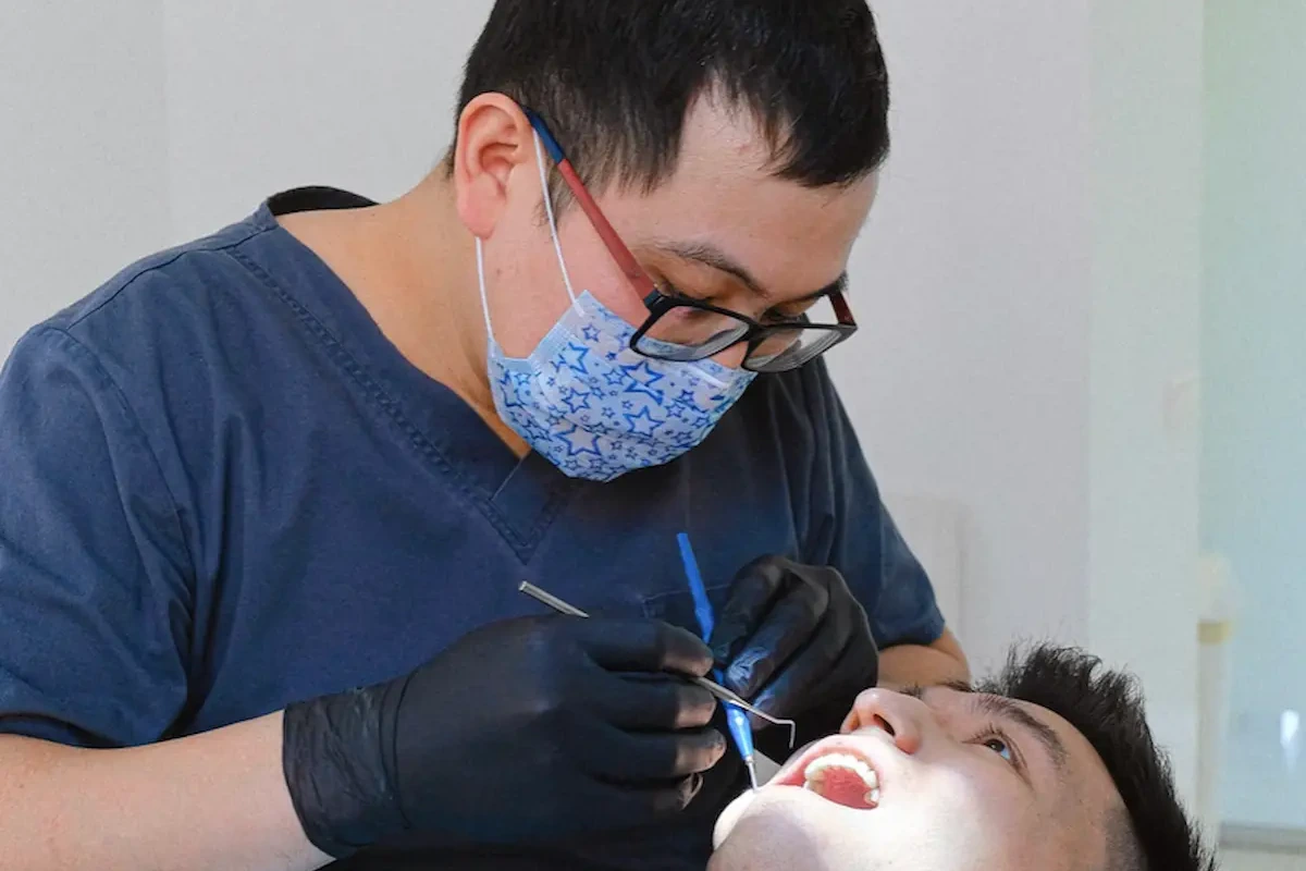 Emergency dentist in Okolona, KY treating a broken tooth during a walk-in emergency appointment