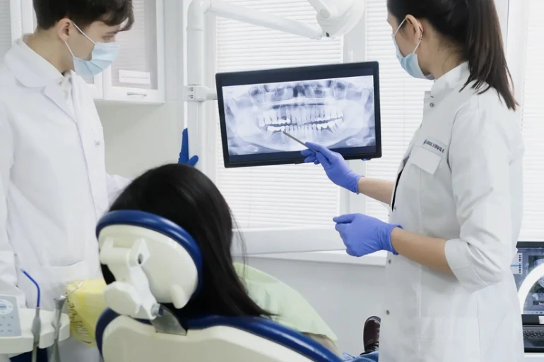 Emergency dentist in Pleasure Ridge Park, KY treating severe toothache at an urgent appointment