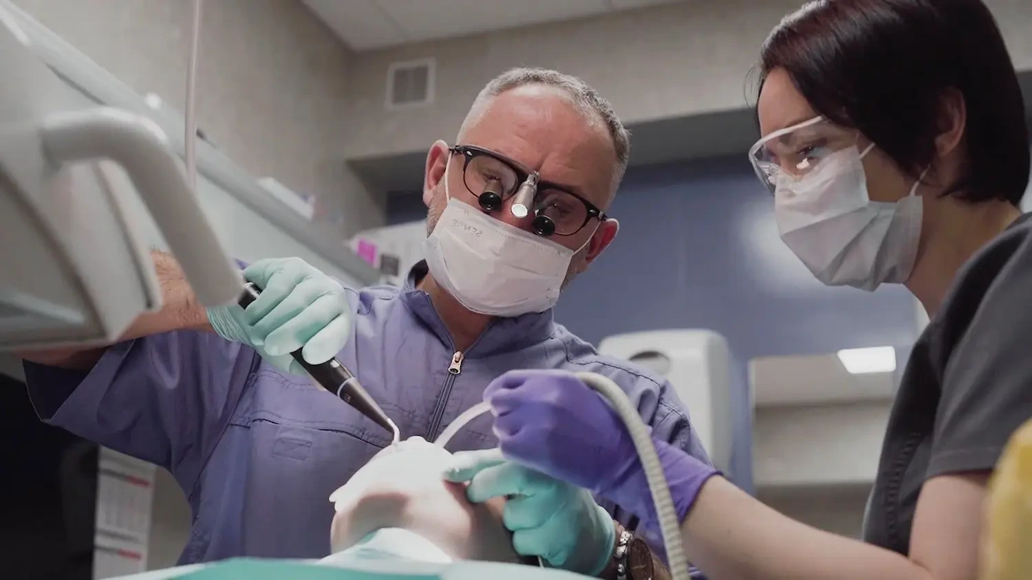 Emergency dentist in Shively, KY treating a patient with a dental emergency the same day